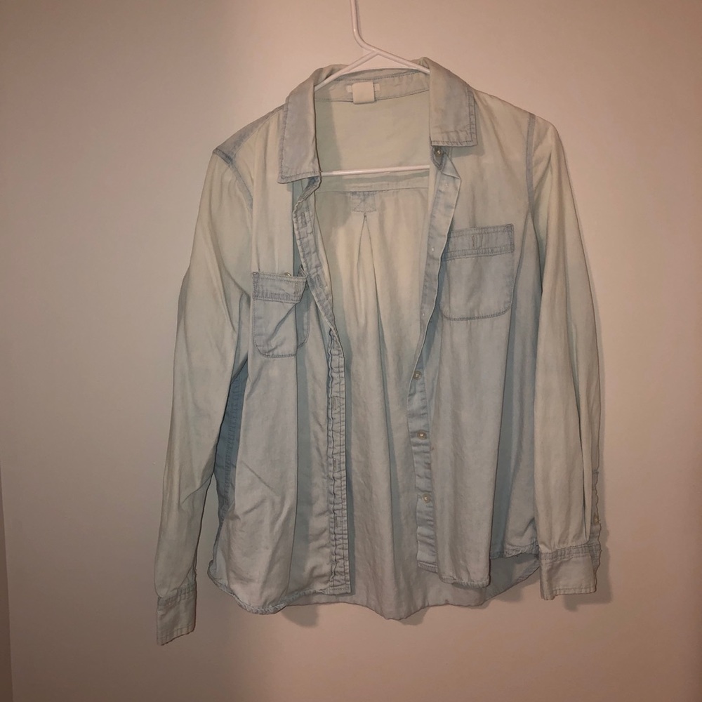 ⚡️FLASH SALE⚡️ Levi’s button up